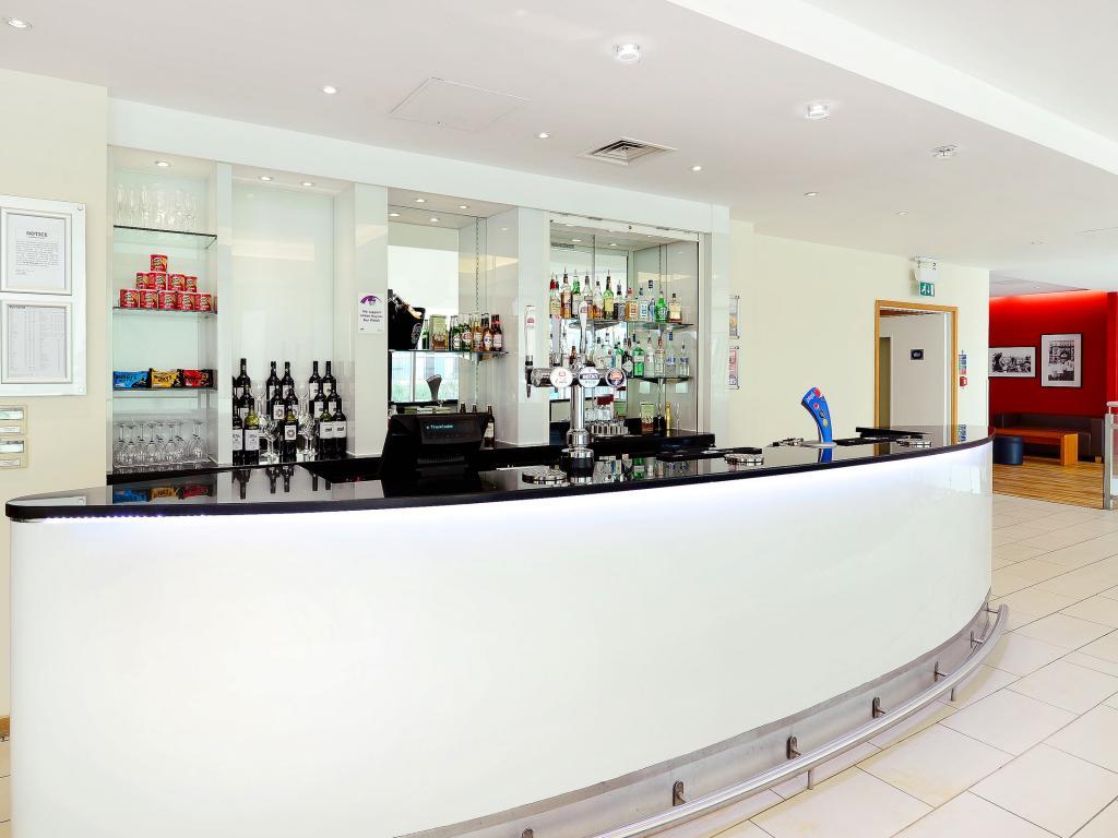 Ramada Encore Milton Keynes Kültér fotó