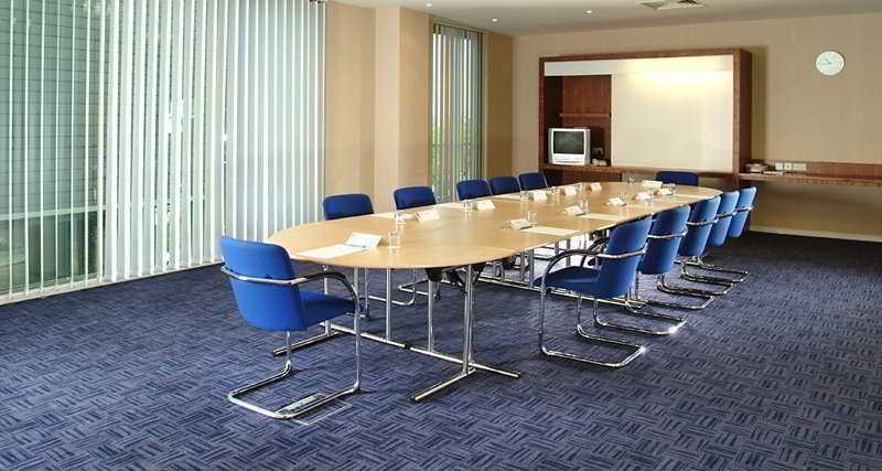 Ramada Encore Milton Keynes Kültér fotó